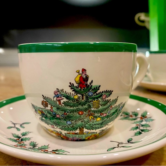 Spode Christmas Tree Tea cups and saucers - Picture 1 of 4